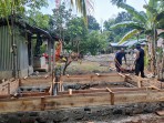 Masuk Tahap Krusial, Satgas TMMD Ke-129 Genjot Cor Pondasi MCK untuk Santri dan Warga