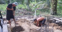 Atasi Kelangkaan Air Bersih di Pesisir, Satgas TMMD Ke-129 Kodim 0313/KPR Gebwr Program TMAB di Pangkalan Terap