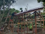 Satgas TMMD Ke-129 Wujudkan Mimpi Ibu Rabumah, Pembangunan RTLH Kini Memasuki Tahap Atap