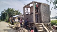 Kejar Target Penutupan TMMD ke-129, Satgas Kodim 0313/KPR Kebut Pembangunan MCK SD 013 Pangkalan Terap