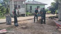 Tutup Jalan Berlubang, Satgas TMMD ke-129 Kodim 0313/KPR Dipacu Hingga Jembatan T. Tahal