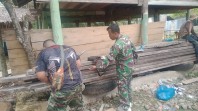 Finishing: Tim Teknisi Satgas TMMD ke-129 Kodim 0102/Pidie Pasang Instalasi Listrik di Lokasi MCK