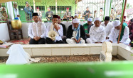 Berziarah ke Makam Syekh Rozali, UAS Yakin Kepemimpinan Wahid Mampu Merawat Tradisi Spiritual 