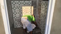Pembangunan MCK Dusun 1 TMMD ke-129 Kodim 0313/KPR Capai Progres 87 Persen, Masuki Tahap Pemasangan Keramik