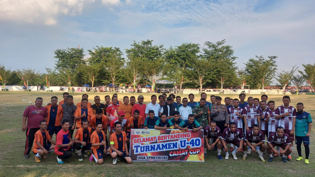 Disuguhi Laga Eksebisi, Bupati Pelalawan Buka Turnamen Camat Cup U-40 Pangkalan Kerinci