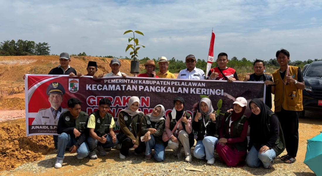 Sinergi Camat dan Mahasiswa KKN, Lingkungan TPU Pangkalan Kerinci Siap untuk Penghijauan