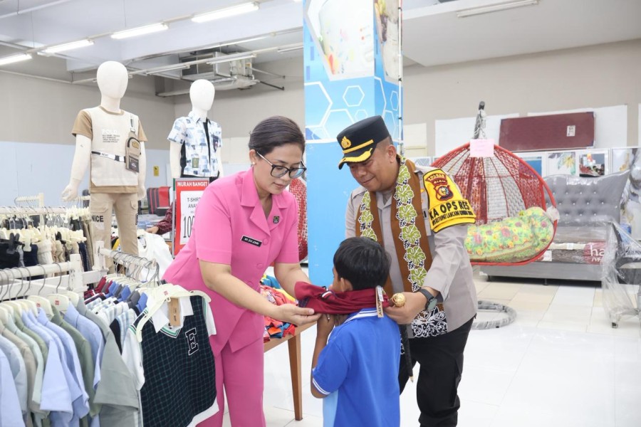 Polres Pelalawan Bersama Baznas Bahagiakan Anak Yatim