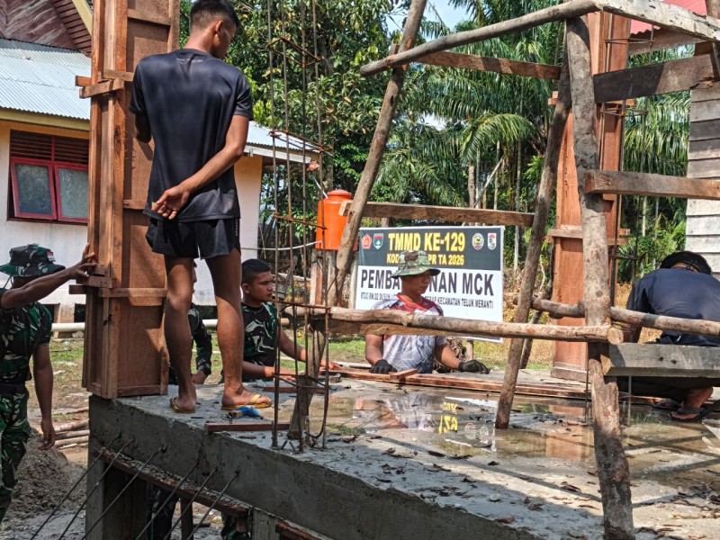 Kades Pangkalan Terap Puji Langkah Cepat Satgas TMMD Ke-129 Hadirkan Sarana MCK Modern Bagi Warga