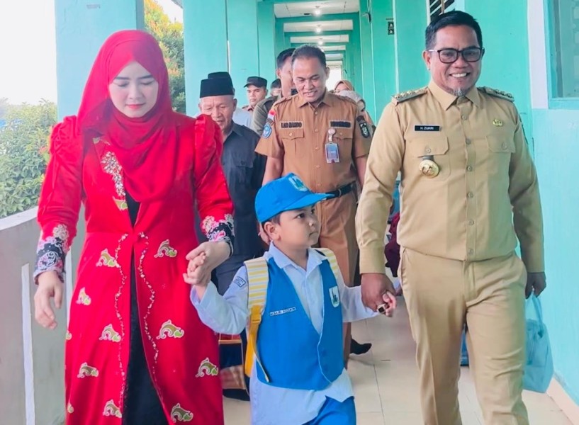 Terbitkan SE Gerakan Ayah Antar Anak Hari Pertama Sekolah, Bupati Zukri Harapkan Terciptanya Keluarga Harmonis