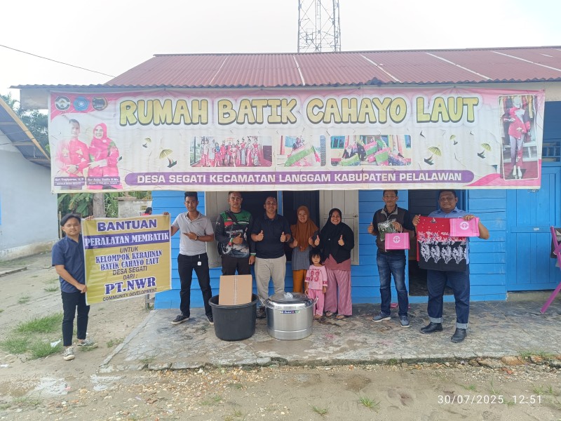 Dukung batik Cahayo Laut, PT NWR serahkan bantuan perlengkapan membatik