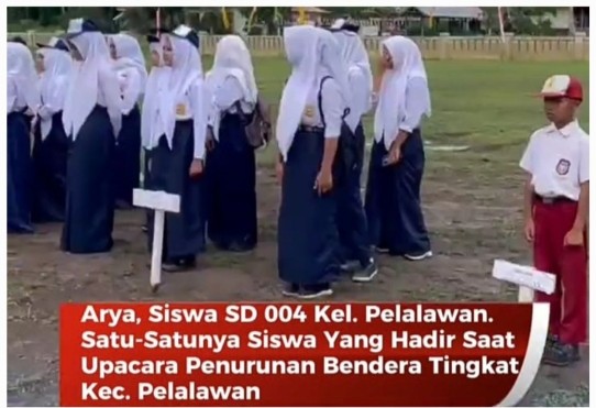 Sosok Arya, Siswa SDN 004 Pelalawan Hadir Sendiri Saat Penurunan Bendera Kemerdekaa
