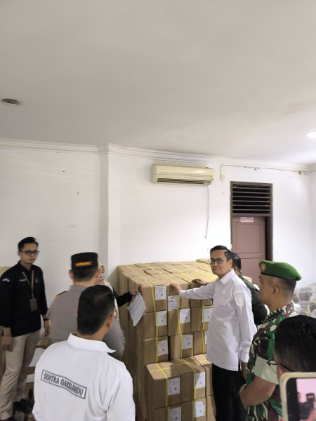 Surat Suara Untuk Pilkada Pelalawan 2024 Mulai Dilipat, Ini Pesan Pjs Bupati