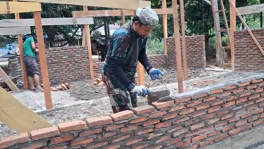 TMMD ke-129 Kodim 0102/Pidie Percepat Rehab RTLH, Progres Pembangunan Rumah Rabumah Amin Capai 35 Persen