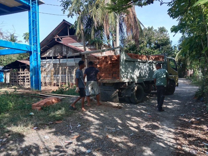 Demi Tepat Waktu, Satgas TMMD Ke-129 Kodim 0102/Pidie Jaga Kelancaran Distribusi Material