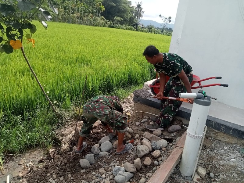 Satgas TMMD Ke-129 Kodim 0102/Pidie Bangun Tempat Wudhu, Lengkapi Sarana Air Bersih di Masjid Al Furqan
