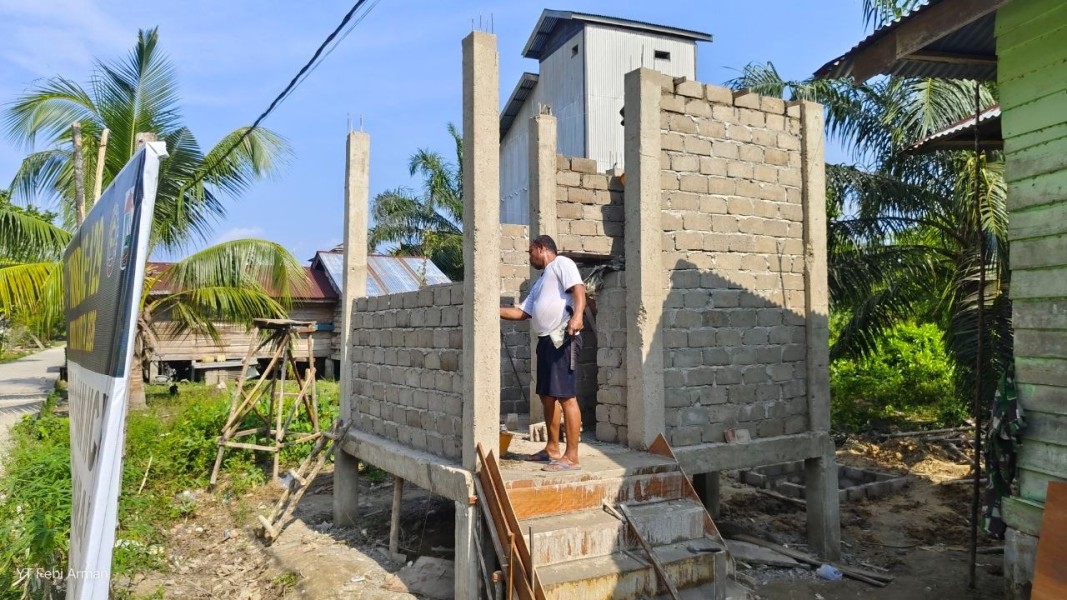 Tingkatkan Sanitasi Rumah Ibadah, Pembangunan MCK Mushalla Al-Hijrah Pangkalan Terap Capai 58 Persen