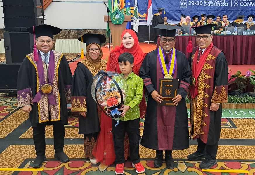 Bupati Zukri Resmi Sandang Gelar Magister Manajemen Dari Universitas Lancang Kuning
