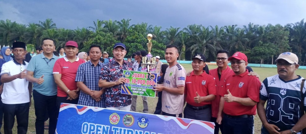Wakil Bupati Pelalawan Tutup Resmi Open Turnamen Segati Cup 22 Kecamatan Langgam