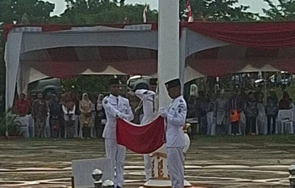 Wabup HT Pimpin Upacara Penurunan Bendera HUT RI ke 80
