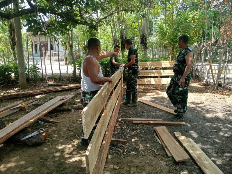 TMMD Hadir Tingkatkan Kesejahteraan Masyarakat, Satgas TMMD Ke-129 Kodim 0102/Pidie Bangun Kolam Lele di Pekarangan Warga
