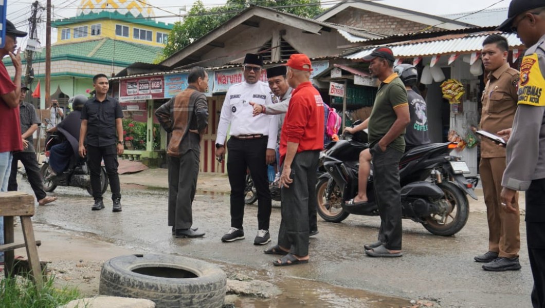 Bupati Pelalawan Tinjau Drainase Di Jalan Ade Irma Suryani/BTN Lama