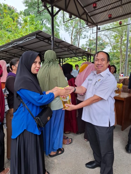 Pemerintah Kabupaten Pelalawan Melaksanakan Operasi Pasar Murah Jelang Hari Raya Idul Fitri 1446 H