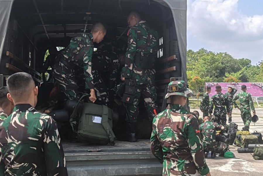 150 Peraonil Tim Satgas TMMD Ke-129 Kodim 0313/KPR Laksanakan Serpas Menuju  Pangkalan Terap