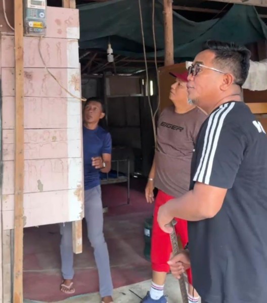 Sentuhan Kepedulian: Bupati Pelalawan dan Baznas Bedah Rumah Warga Kurang Mampu