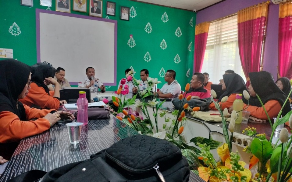 Bahas Perlindungan Anak, Komnas PA Diskusi Dengan Puluhan Guru Pendidik SDN 006 Pangkalan Kerinci