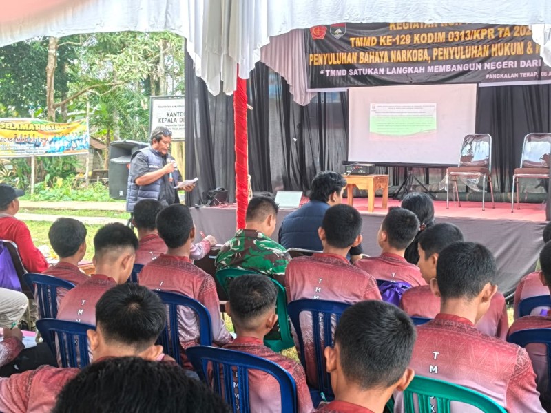 Bentengi Generasi Muda dari Narkoba dan Pelanggaran Hukum, Satgas TMMD ke-129 Kodim 0313/KPR Gelar Penyuluhan di Pangkalan Terap